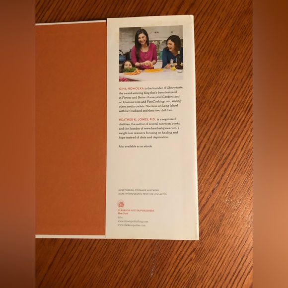 The Skinnytaste Cookbook: Light on Calories, Big on Flavour by Gina Homolka - Picture 8 of 9